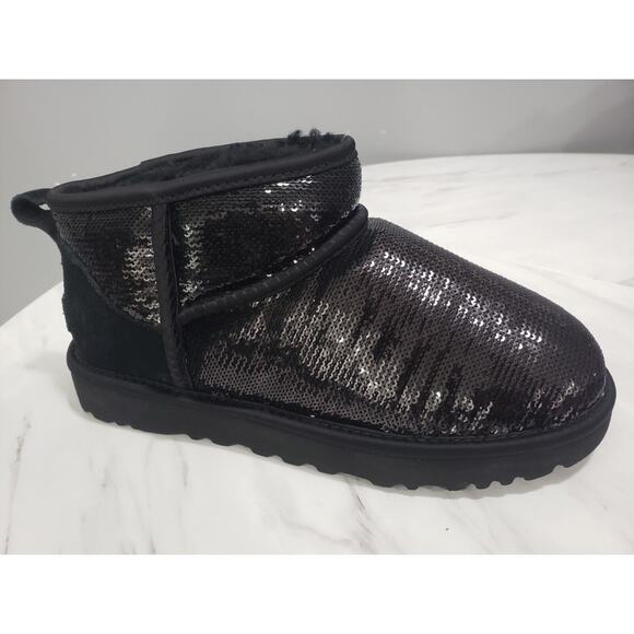 NEW WITHOUT BOX UGG W Classic Ultra Mini Mirror Ball Black Short Bootie Size 6 - Picture 2 of 8